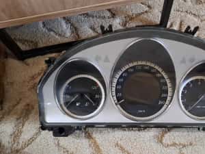 Bord ceasuri Mercedes W204 C Klass benzina cutie automata impecabil — miniatura 3