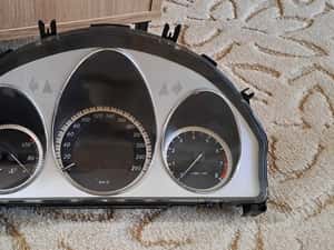 Bord ceasuri Mercedes W204 C Klass benzina cutie automata impecabil — miniatura 10