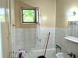 Vanzare Apartament 2 camere, Resita, etajul 1, liniște și acces facil — miniatura 3