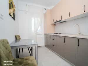 APARTAMENT CU O CAMERA SI PARCARE INCLUSA — miniatura 1