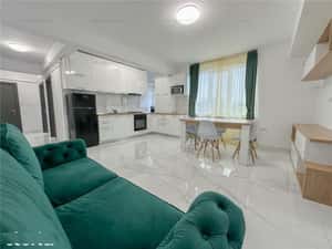 Apartament 3 camere central cu parcare si priveliste — miniatura 3