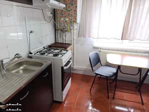 inchiriez apartament 1 camera Mic 17 Et.3 Sup.41 mp lift — miniatura 3