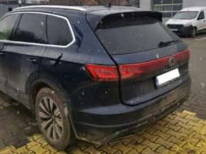 volkswagen touareg 2023 avariat — miniatura 3