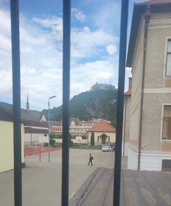 De vanzare/inchiriere apartamentin vila,zona liceul Decebal — fotografie 1 din 6
