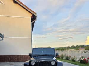 Jeep Wrangler Sahara — miniatura 3