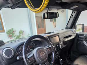 Jeep Wrangler Sahara — miniatura 8
