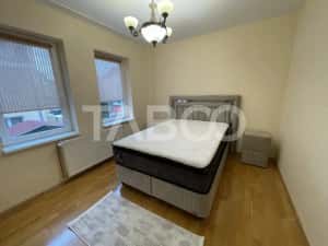 Apartament cu 4 camere si loc de parcare de inchiriat in zona Strand — miniatura 1