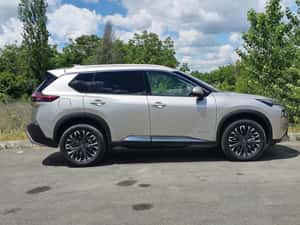 Nissan X-Trail Automată 211 HP Benzină — miniatura 3