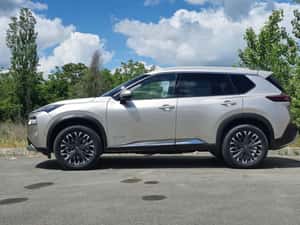 Nissan X-Trail Automată 211 HP Benzină — miniatura 4