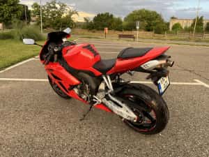 Honda cbr 1000 rr — miniatura 5