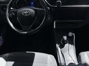Toyota Auris 2017 hybrid 1.8 automat — miniatura 5