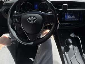 Toyota Auris 2017 hybrid 1.8 automat — miniatura 6