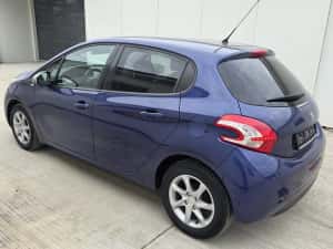 Peugeot 208 Style Edition navigație 1.2 benzină euro 5 import Germania — miniatura 4