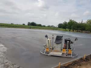 Finisare beton cu elicopter și cuart in curte - industrial — miniatura 8