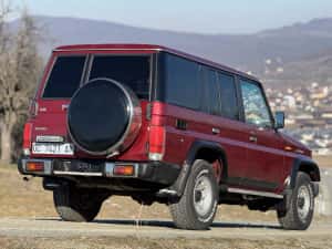 Toyota Land Cruiser LJ 77 2.4 D — miniatura 5