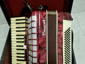 Vând acordeon Parrot cu 80 de basi rosu — miniatura 5