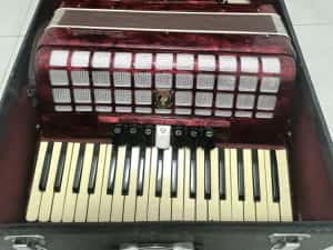 Vând acordeon Parrot cu 80 de basi rosu — miniatura 6