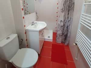 Închiriez apartament 2 camere, gata de mutare, etaj 1 — miniatura 6