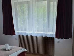 Inchiriez apartament la casa cu curte — miniatura 3