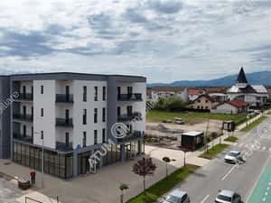 Apartament 3 camere 2 bai balcon si parcare situat in Selimbar Brana — miniatura 1