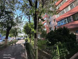 Piața Progresul,Apartament de 3 camere decomandate. — miniatura 3