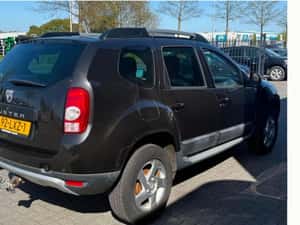 Dacia Duster 1.6 benzina-2010 — miniatura 4