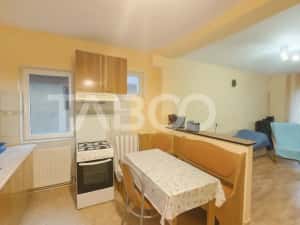 Apartament decomandat de vanzare 3 camere balcon parcare si curte — miniatura 2
