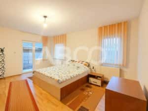 Apartament decomandat de vanzare 3 camere balcon parcare si curte — miniatura 3