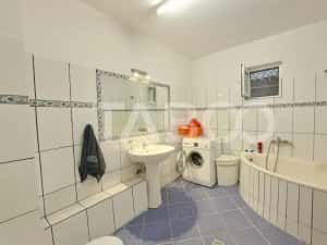 Apartament decomandat de vanzare 3 camere balcon parcare si curte — miniatura 7