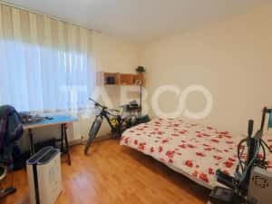 Apartament decomandat de vanzare 3 camere balcon parcare si curte — miniatura 9