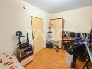 Apartament decomandat de vanzare 3 camere balcon parcare si curte — miniatura 10