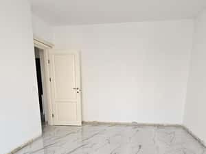 Apartament cu 3 camere decomandat zona Tractorul Maurer Villas — miniatura 6