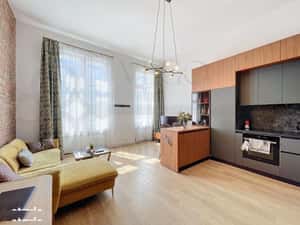 Modern 1-Bedroom Apartment in an Ultra-Central Location –ideal for U