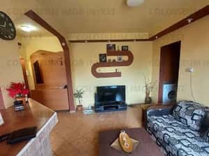 Apartament 3 camere semidecomandat - zona Florilor — miniatura 1