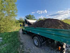 Pamant negru vegetal, utilaje pentru Nivelare excavator buldoexcavator — miniatura 10