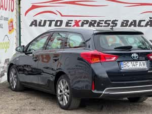 TOYOTA AURIS HYBRID - 231 656 km — miniatura 3