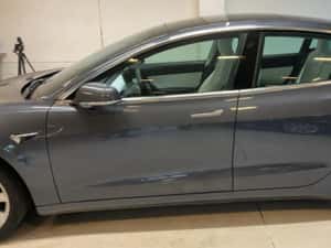 Tesla Model 3 Berlină Automată 325 HP Electric — miniatura 3