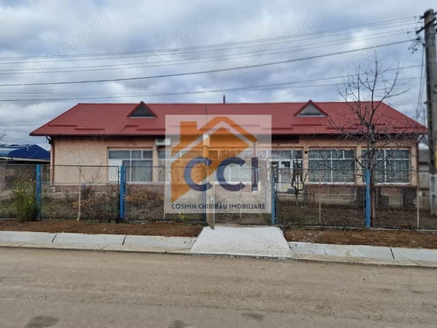 Se oferă spre vânzare / închiriere clădire cu spațiu comercial — fotografie 1 din 10