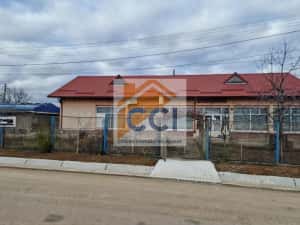 Se oferă spre vânzare / închiriere clădire cu spațiu comercial — miniatura 2