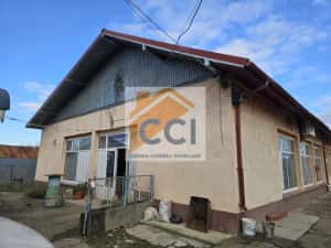Se oferă spre vânzare / închiriere clădire cu spațiu comercial — miniatura 8