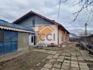 Se oferă spre vânzare / închiriere clădire cu spațiu comercial — miniatura 10