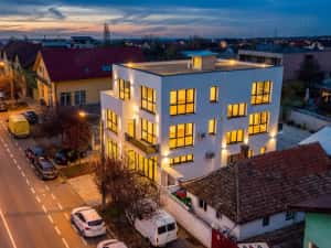 Clădire nouă P+2 cu showroom și birouri în Arad