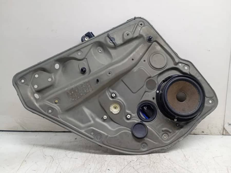 Macara geam stanga spate 1J4839755E Volkswagen Golf 4 (1997 - 2006) 1.4 benzina AXP — fotografie 1 din 10