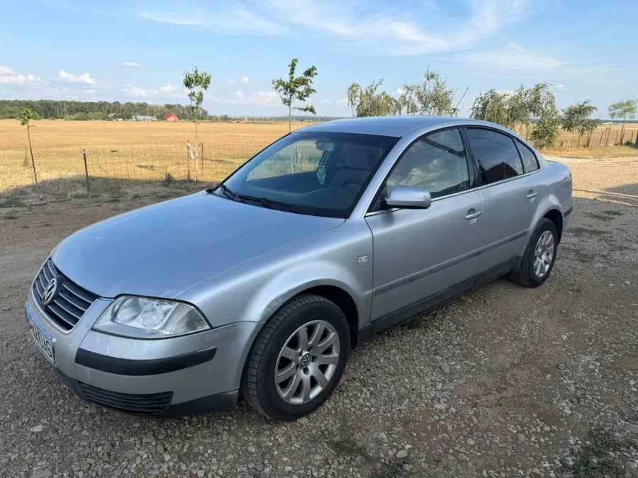 VW Passat 1.6 benzina 2003 — fotografie 1 din 10