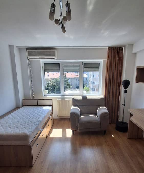 Mobilat, utilat ,Apartament cu 3 camere, Centru Nou Toamnei — fotografie 1 din 6