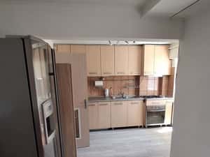 Mobilat, utilat ,Apartament cu 3 camere, Centru Nou Toamnei — miniatura 3