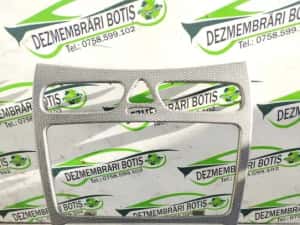 Ornament Central radio Trim A 209 680 24 39 Mercedes-Benz CLK-Class — miniatura 4