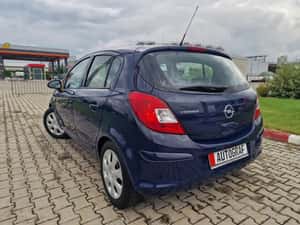 Opel. Corsa 1.2 16 V Edition 2010 — miniatura 3