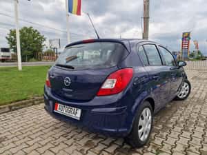 Opel. Corsa 1.2 16 V Edition 2010 — miniatura 4