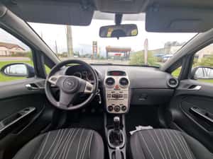 Opel. Corsa 1.2 16 V Edition 2010 — miniatura 5